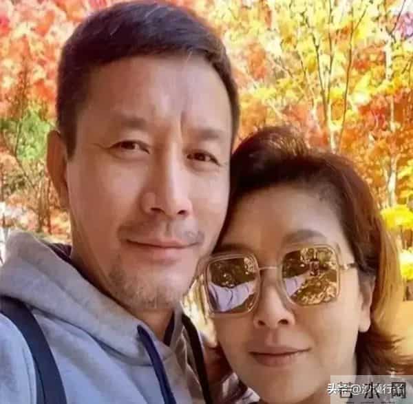 57岁江珊现状让人心酸,脸垮嘴斜,满头的白发,一代女神像老太太