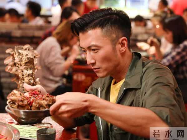 王菲没想到，谢霆锋因香港火灾后两个举动口碑暴涨，张柏芝说对了