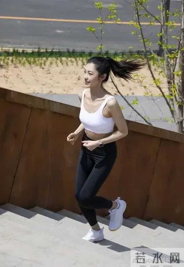 张天爱名场面:只要她自己不尴尬,尴尬的就是别人!