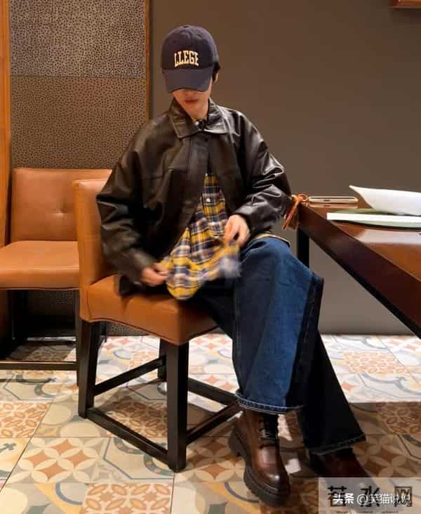 宋慧乔晒新照：皮鞋皮外套棒球帽好酷飒，头发又剪短了