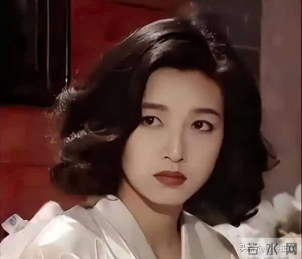 美人迟暮！看见57岁江珊现状才知道，原来一代女神也能优雅老去