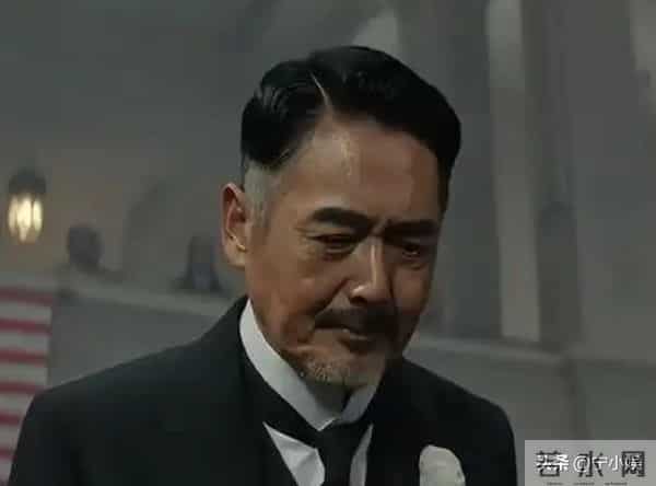 两副面孔？未见捐款却登台捞金，这次周润发被扒了老底，真相大白