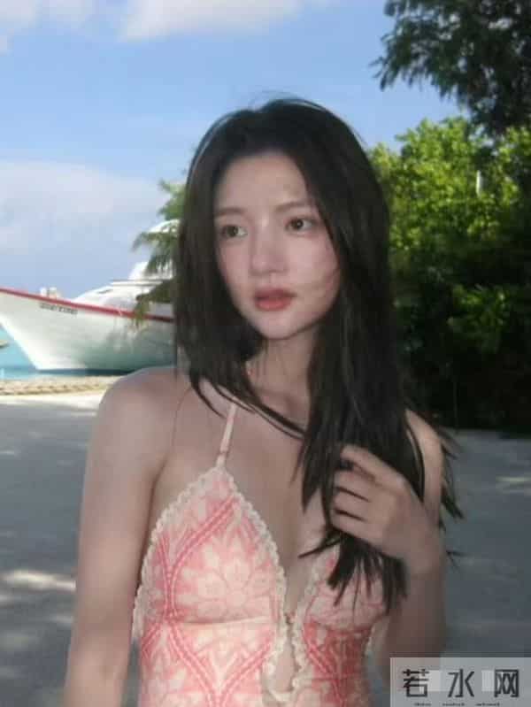 任敏泳衣穿搭这身材绝了！