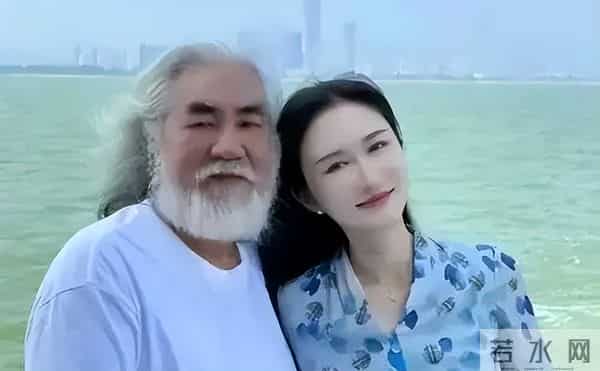 嫁大31岁“爹系老公”,连生3子的杜星霖,狐狸尾巴终于藏不住了