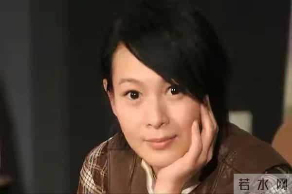 56岁刘若英变样：高龄生子断崖式衰老，脸干瘪像老太太，状态堪忧