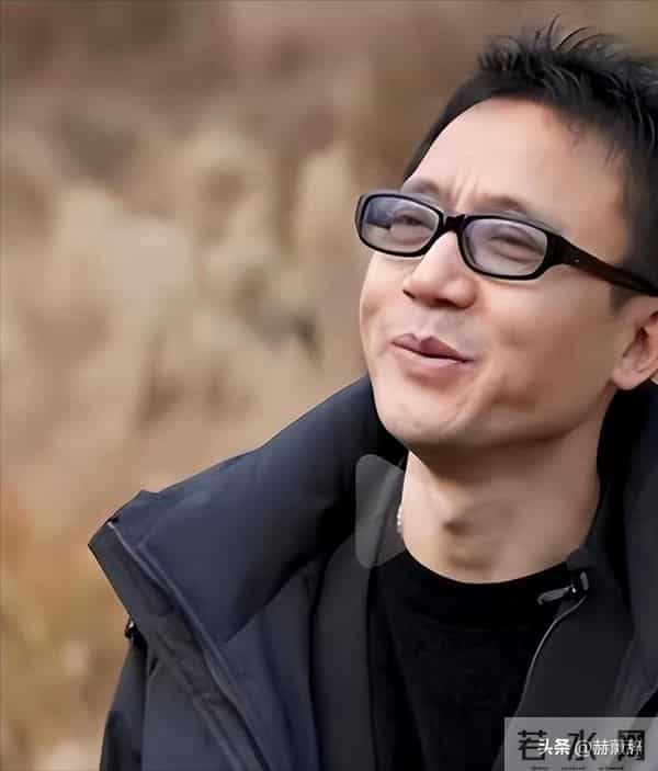 写歌30年穷困潦倒，前妻失望选择离婚，谁料51岁靠一首歌一夜成名