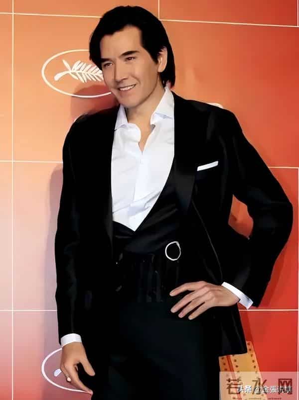 费翔在英国独居