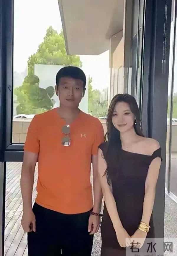 路人偶遇佟大为,真人帅过电视几十倍!穿搭简单,就是硬帅