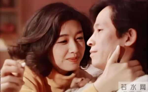 57岁江珊现状曝光！脸垮嘴斜，满头白发，一代女神终是迟暮