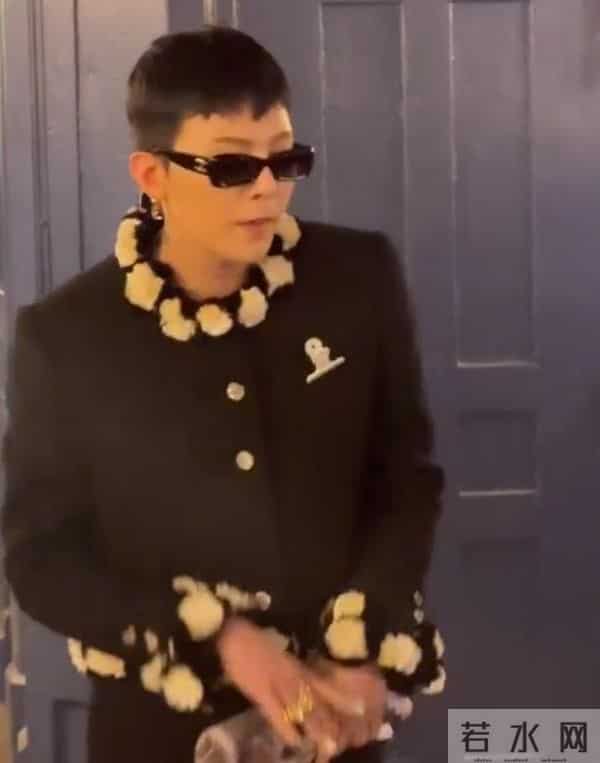 香奈儿大秀,辛芷蕾王一博同台看秀像姐弟,权志龙姨化穿搭辣眼睛