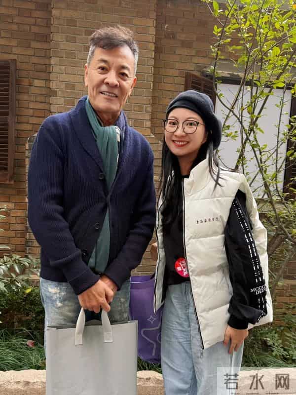 上戏80周年庆，雷佳音王传君同框，陈赫挽着杜江胳膊，于和伟也在