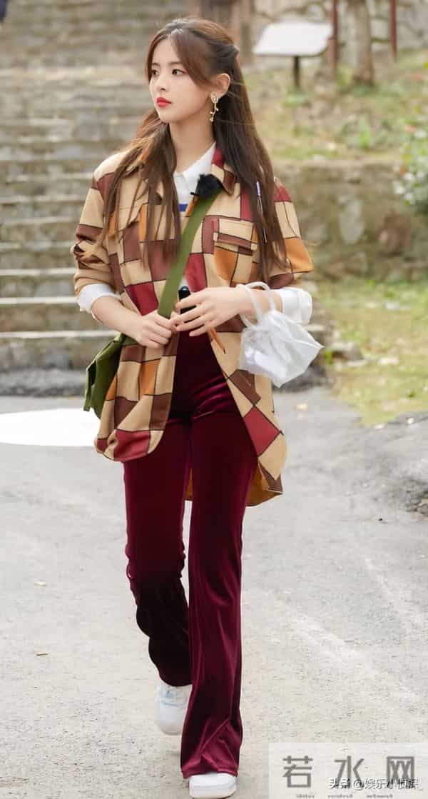 杨超越高清美图，青春感满满，太美了