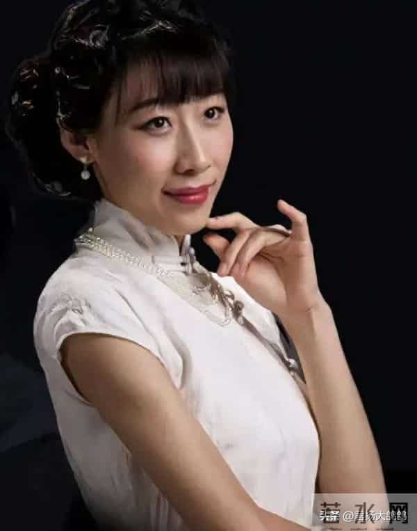 “一尿”成名，被嘲“驴脸”的37岁任素汐，凭什么能够一火再火