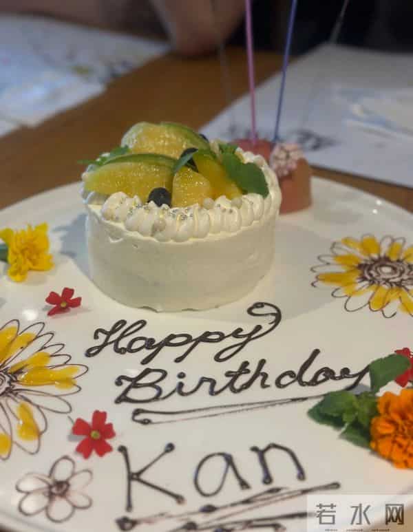 黄轩女友秀恩爱，在一起5年仍很甜，网友：这才是我们想要的嫂子