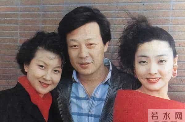 71岁寇世勋现状，晚年和原配一家生活，二房随3名子女远在国外