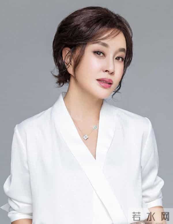 75岁刘晓庆这一摔,摔醒了所有人!