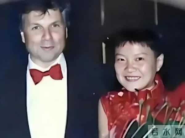 洪晃也没想到，19年前领养的女儿，如今竟成了她最大的依靠！