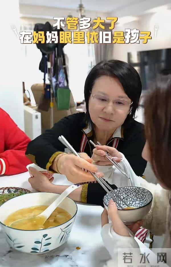 一场生日，演员章龄之被狂赞！暴露了她当儿媳的“情商”！