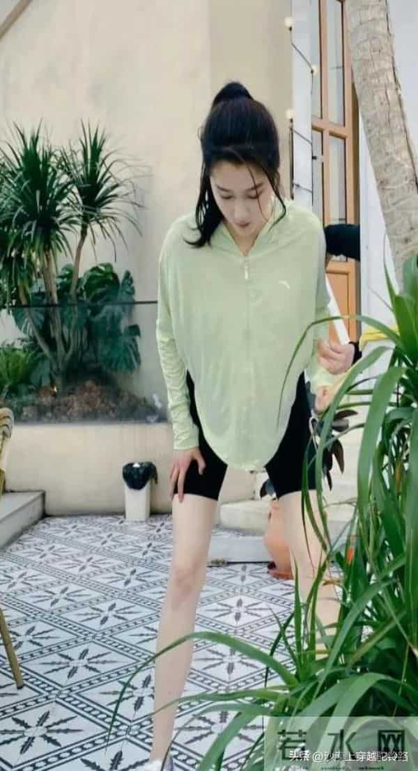 关晓彤健身照太真实!汗流浃背练出蚂蚁腰,原来好身材没有捷径