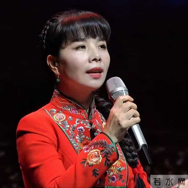 原来王二妮丈夫是他，二人青梅竹马长相惊艳朱迅，难怪她不选云飞