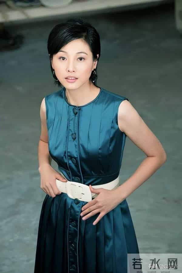 55岁张延依然优雅,父亲早逝最疼爱妈妈,和丈夫分居两地感情不变