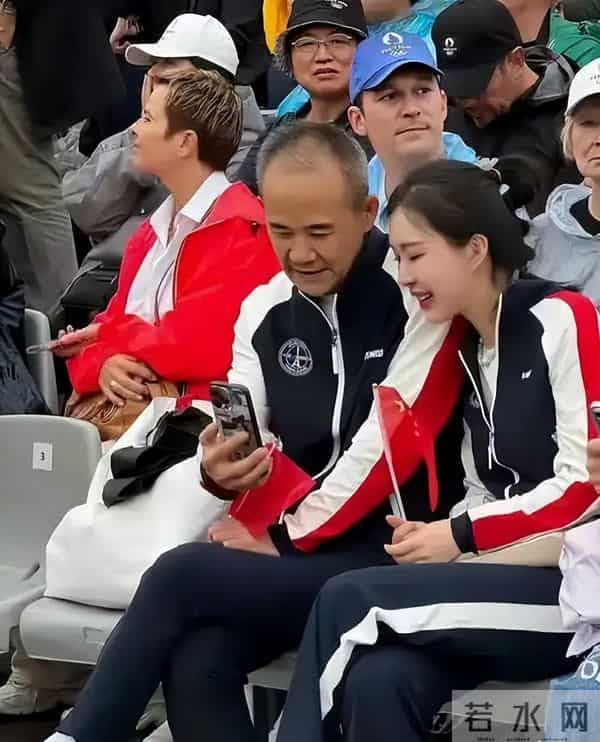 田朴珺和胡歌一起爬山,胡歌还亲自下厨,让人厌恶的事情发生了