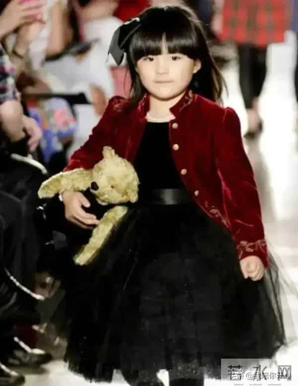 路人拍下李湘王诗龄真实照片:俩人温婉大气,和素人确实有区别!