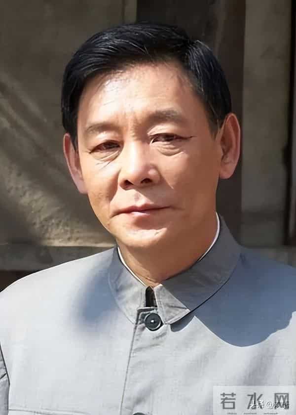 国家一级演员,今79岁仍在拍戏,住上亿四合院,儿子是他一生骄傲