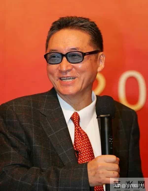 1992年，李敖与王小屯新婚留影，两人相差30岁，气质不输胡因梦