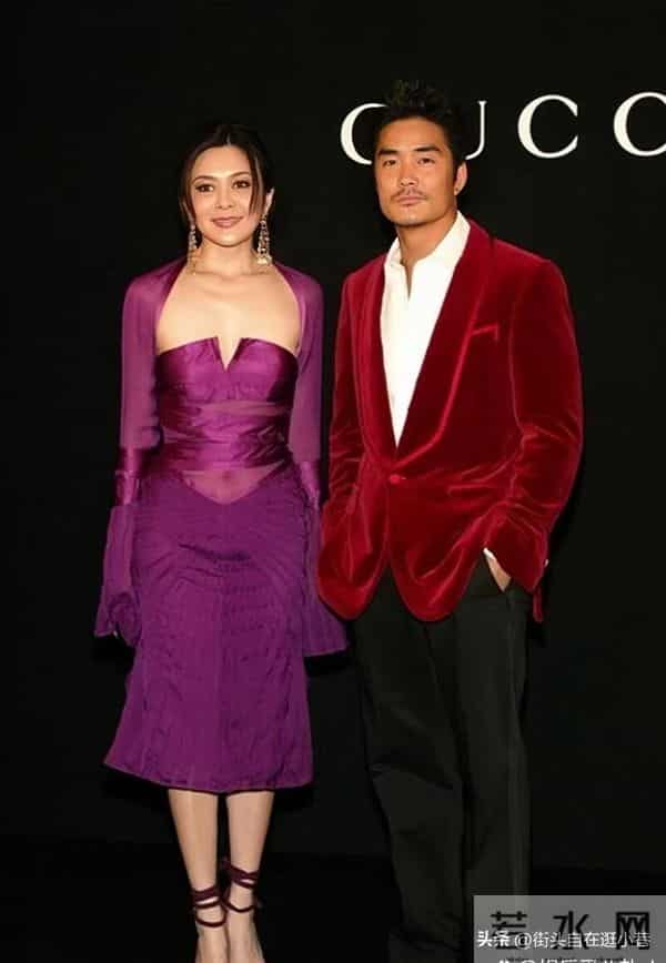 这个裙子其实很容易穿老气风尘，关之琳穿就是美艳