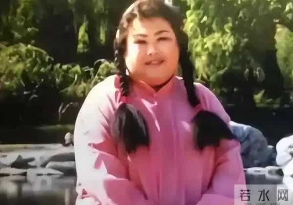 “扇巴掌富婆”董立范被曝去世，疑2020年心血管疾病离世 墓碑曝光