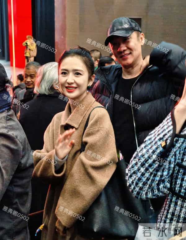 中戏遇到明星佟丽娅温柔漂亮但明显发福见老,靳东又高又帅很有派