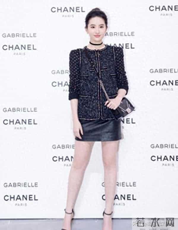 刘亦菲穿肉丝袜现身