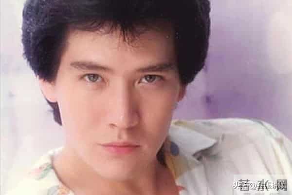 费翔在英国独居