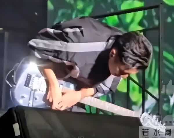 王菲没想到，谢霆锋因香港火灾后两个举动口碑暴涨，张柏芝说对了