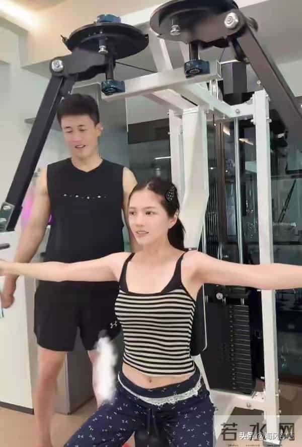 王灿胖16斤晒赘肉不P图，杜淳上百条牛仔裤衣帽间，奢华到离谱