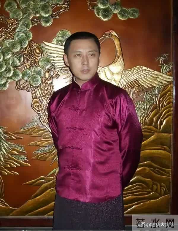 他是红楼第一美男,62岁住豪宅享天伦之乐,被家里仨女的“拿捏”