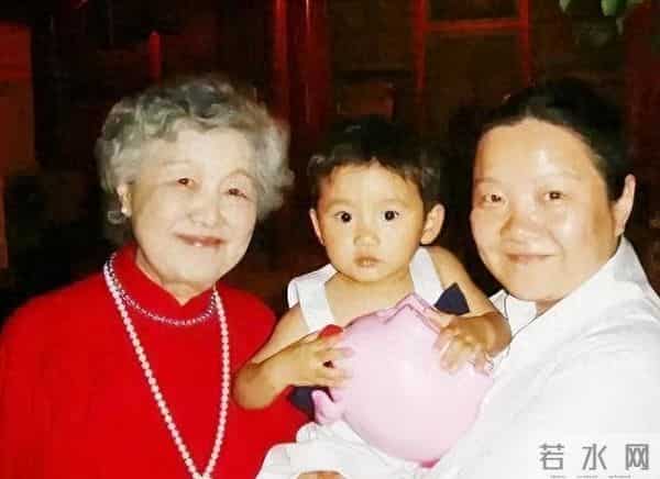 洪晃也没想到，19年前领养的女儿，如今竟成了她最大的依靠！