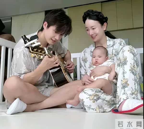 张檬和老公带儿子赏秋!8个月Dylan还在喝母乳,上围傲人气质更美