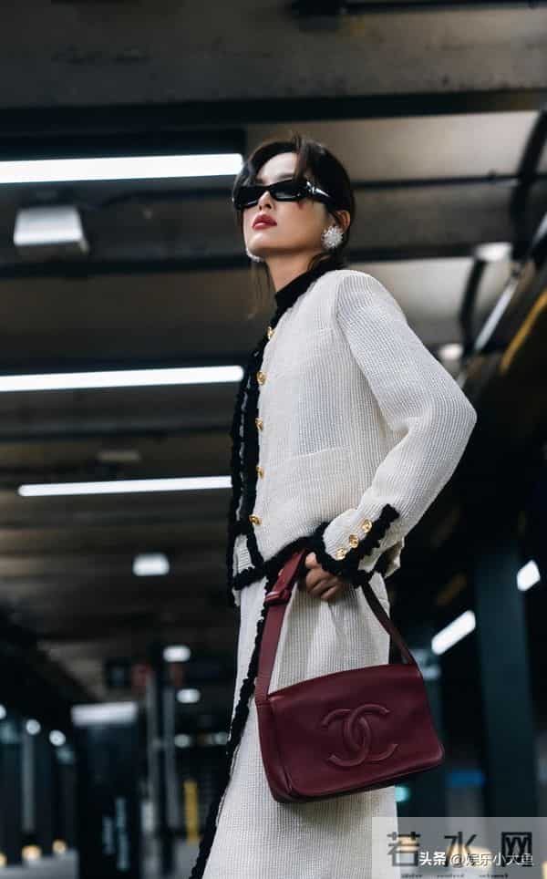 辛芷蕾今日纽约看秀，身穿CHANEl2026春夏系列，美的如此赏心悦目