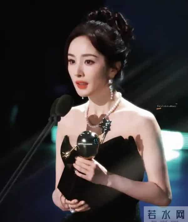 刘恺威也没想到,杨幂会因香港火灾后的一特殊举动,实现口碑暴涨