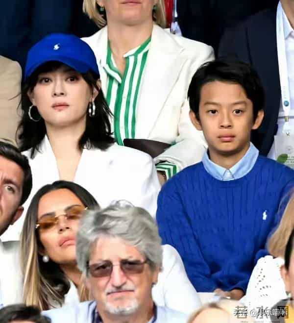 邓超也没想到，孙俪用心培养的2个娃，如今已经是两口子的骄傲