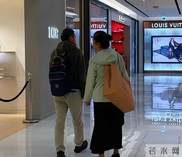 美人迟暮！看见57岁江珊现状才知道，原来一代女神也能优雅老去