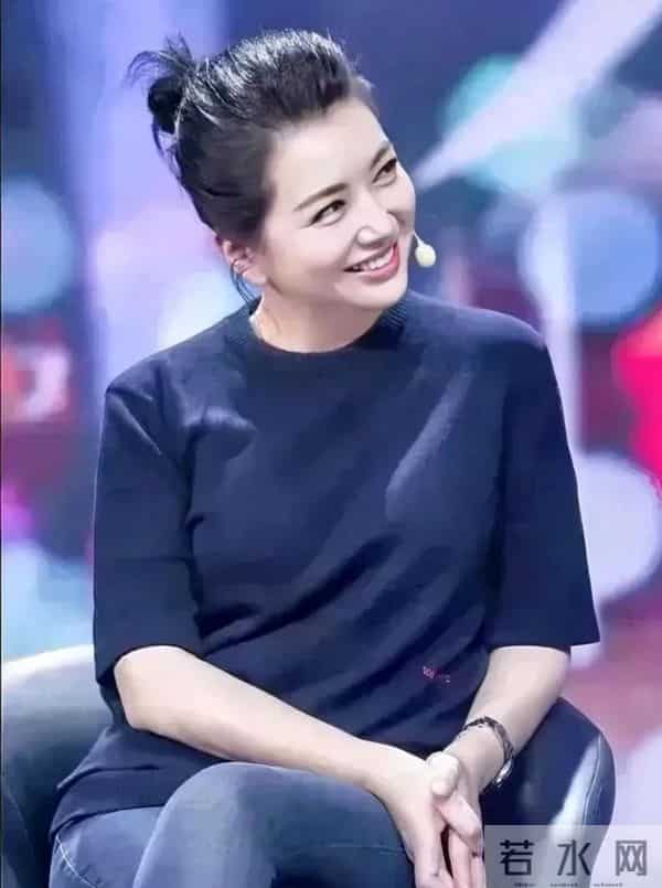 57岁江珊现状曝光！脸垮嘴斜，满头白发，一代女神终是迟暮