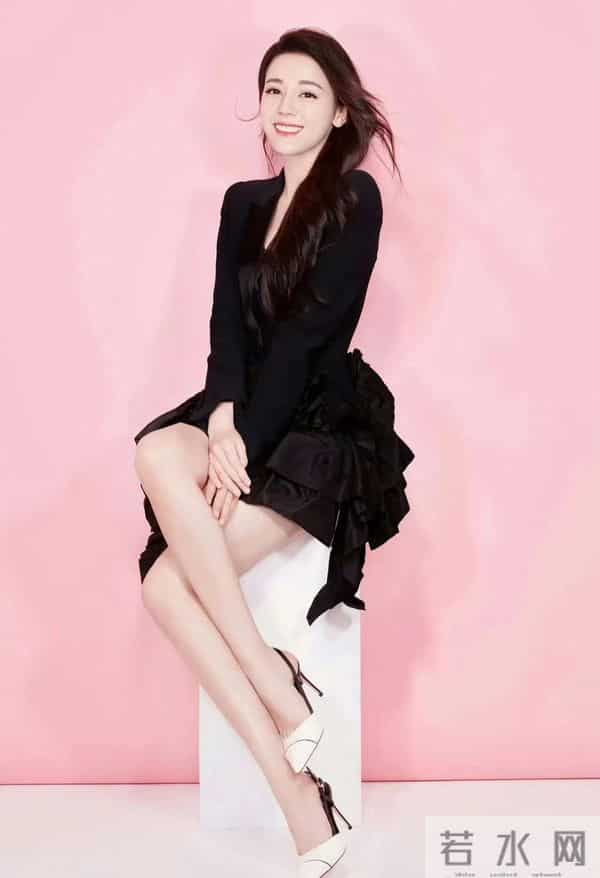 迪丽热巴性感美腿