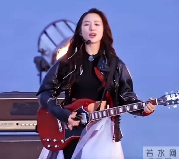 江一燕温州街头被偶遇,穿短裙腿被冻到黑紫,脸馒化到差点认不出