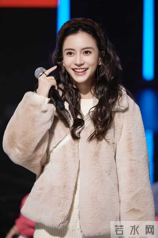 杨颖造型又有新话题,跨年晚会三款造型又美又飒,私服才是真功夫