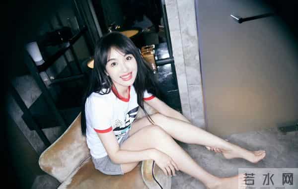 李菲儿美白小脚丫 美美滴