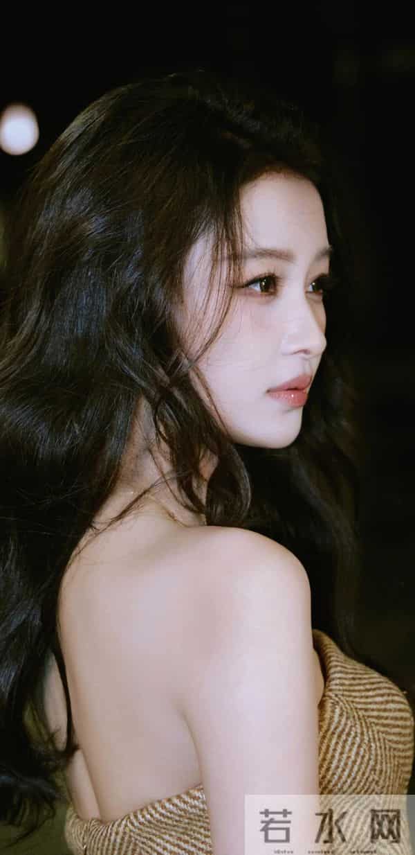 孙怡这身材太完美了,这个转身,这个背把我迷的呼呼了。