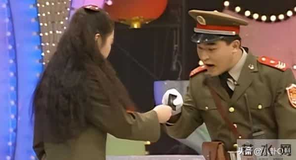 他是最干净的男演员,连登17次春晚,28年婚姻无绯闻,女儿很优秀